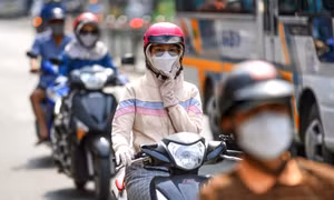 Đông Bắc Bộ ngày nắng gián đoạn; chiều tối và đêm có mưa rào và dông rải rác