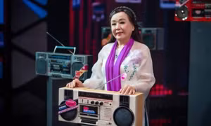 NSND trẻ nhất nhì VN: Hạnh phúc bên chồng là anh hùng phi công hạ 6 máy bay địch