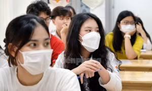 Xem xét khởi tố thí sinh chụp ảnh đề thi tốt nghiệp THPT gửi ra ngoài
