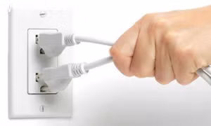 Các thiết bị trong nhà nên rút điện khi đi vắng nhiều ngày?