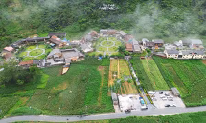 Làng du lịch dưới chân đèo Mã Pì Lèng
