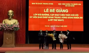 Bế giảng lớp bồi dưỡng đối với các Ủy viên Trung ương Đảng khóa XIII