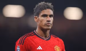 M.U đón cú sốc Varane