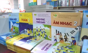 Thủ tướng: Bảo đảm sách giáo khoa và giáo viên cho năm học 2023-2024