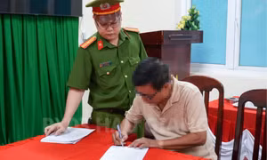 Bắt quả tang 4 đối tượng lừa bán thiên thạch 19 tỉ đồng