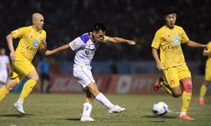 Hà Nội thoát thua Thanh Hóa ở phút bù V-League