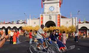 Tour Tết trong nước bị 'quay lưng' vì giá vé máy bay cao