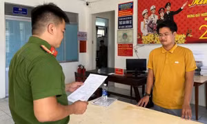 Cho vay lãi nặng rồi tung ảnh con nợ lên mạng để ép trả tiền