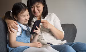 7 lưu ý trước khi cho trẻ sử dụng điện thoại