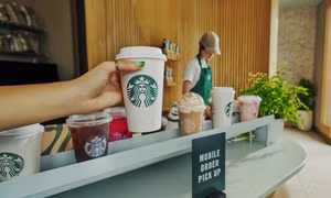 Starbucks phải dùng bút và giấy vì mã độc tống tiền