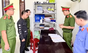 Nhận tiền giúp hoãn nhập ngũ, phó chỉ huy trưởng quân sự bị bắt