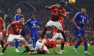 Man Utd thắng tưng bừng trong trận cuối của Van Nistelrooy