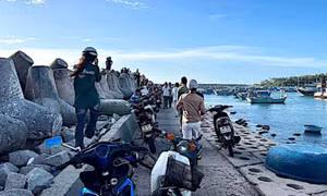 Phát hiện thi thể nghi nạn nhân vụ 6 du khách bị cuốn trôi ở đảo Phú Quý