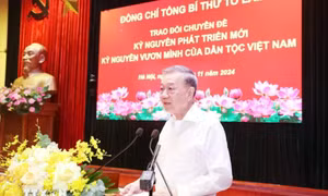 Tổng Bí thư Tô Lâm trao đổi chuyên đề Kỷ nguyên vươn mình của dân tộc Việt Nam