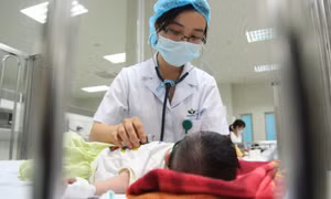 Gia tăng trẻ viêm màng não khi thời tiết thay đổi: Dấu hiệu nhận biết, phòng bệnh thế nào?