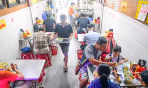 Tính thuế VAT cá nhân, hộ kinh doanh: Ngưỡng 200 triệu đồng/năm quá thấp, bán 1 bó hoa đã đóng thuế?