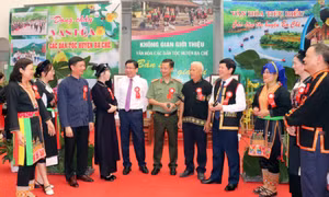 Điểm tựa của bản làng