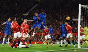 Man Utd rơi chiến thắng trước Chelsea