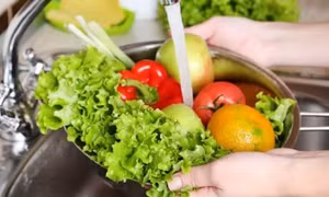 Nước rửa rau quả có làm sạch được hóa chất và các vi sinh vật gây hại?