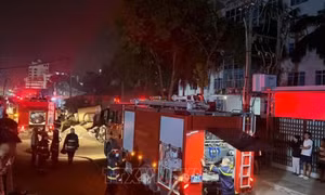 Hà Nội: Cháy lớn nhà xưởng ở Định Công