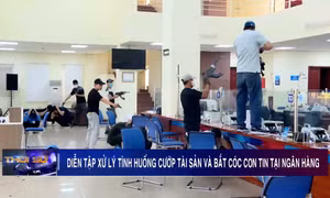 Diễn tập xử lý tình huống cướp tài sản và bắt cóc con tin tại ngân hàng