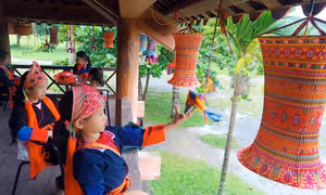Lan tỏa nghề thêu cổ truyền của người Dao Thanh Y