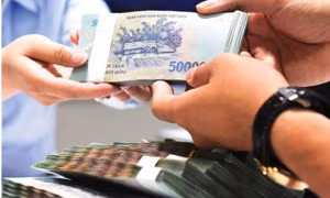 Ngân hàng có thể bị phạt từ 400 triệu nếu ép khách mua bảo hiểm