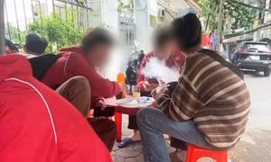 Thuốc lá điện tử - nguy hiểm khôn lường với trẻ học đường