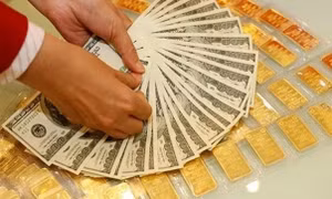Giá vàng, USD đồng loạt giảm