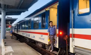 Người dân cần cảnh giác để không mua phải vé tàu giả dịp Tết 2025