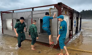 Công ty ở TP.HCM nhận là chủ ba bồn chứa dạt vào bờ biển Quảng Ngãi