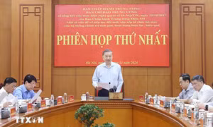 Tổng Bí thư Tô Lâm: Triển khai công việc theo tinh thần 'vừa chạy vừa xếp hàng'
