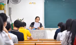 Thi tốt nghiệp THPT 2025: Học sinh băn khoăn việc tính điểm trắc nghiệm