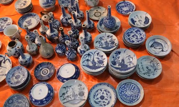 “Sứ Móng Cái, vại Hương Canh”