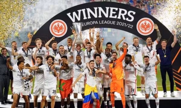 Eintracht Frankfurt tái lập kỳ tích của Chelsea khi vô địch Europa League