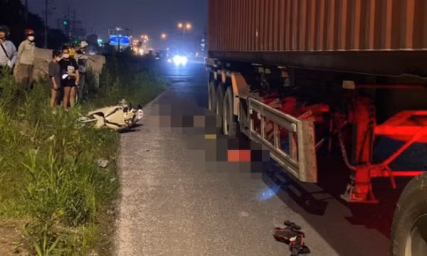 Mẹ và con gái nhỏ tử vong thương tâm sau va chạm với xe container trên QL5
