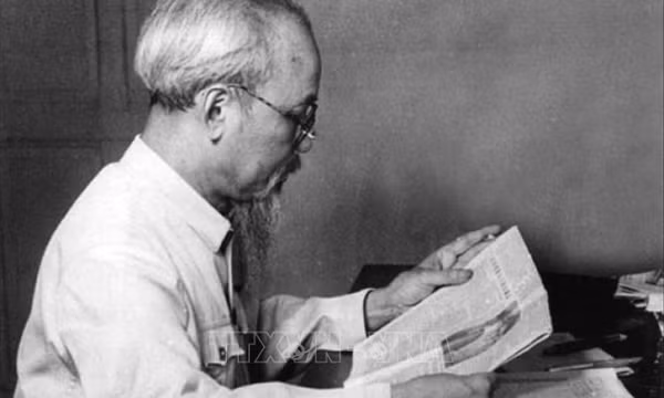 132 năm Ngày sinh Chủ tịch Hồ Chí Minh: 'Người là tình yêu thiết tha nhất...'