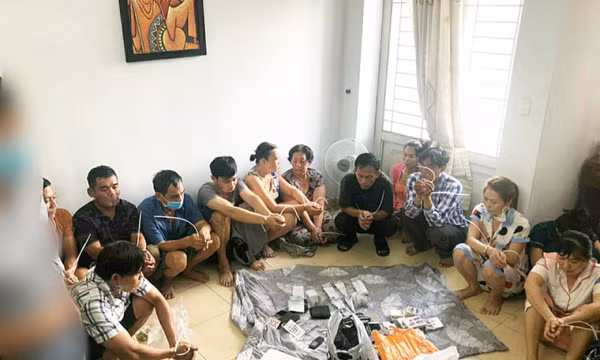 18 đối tượng thuê nhà nghỉ sát phạt thâu đêm