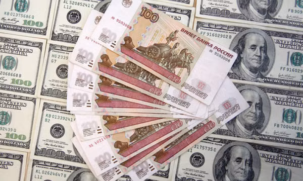 Đồng rúp của Nga tăng giá cao kỷ lục trong vòng 2 năm so với USD, euro