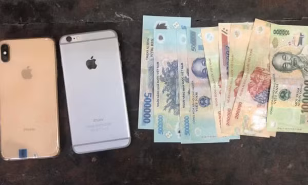 Đạp nạn nhân xuống hồ để cướp tài sản