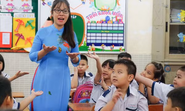 Giáo viên có thâm niên vượt khung, xếp lương mới thế nào?