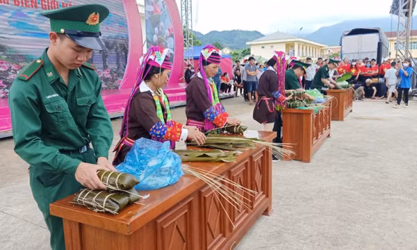 Lễ hội Hoa sim Biên giới 2022 đón gần 10.000 lượt khách