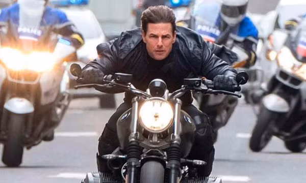 'Mission: Impossible 7' hé lộ cảnh hành động của Tom Cruise