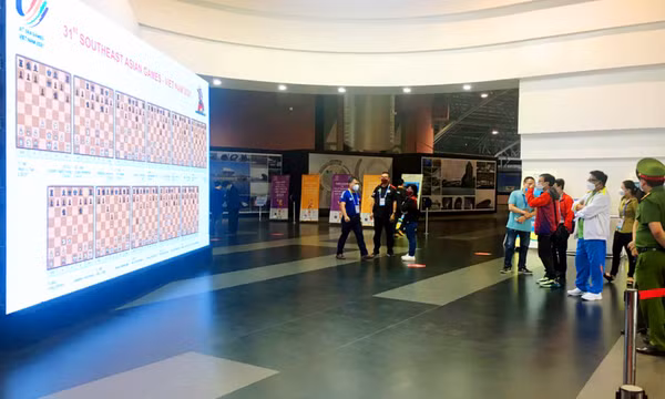 Lắp đặt màn hình siêu lớn phục vụ môn cờ vua SEA Games 31 