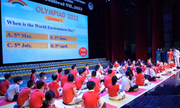 Sôi nổi ngày hội tiếng Anh English Festival tại Trường Tiểu học Hạ Long