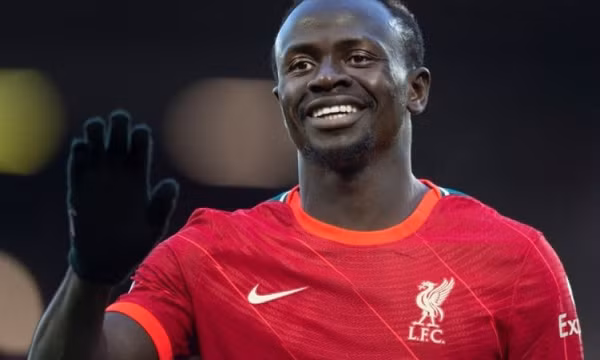 Liverpool ra giá bán Mane
