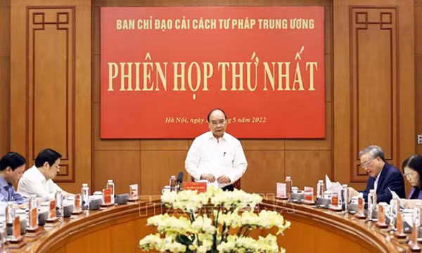Chủ tịch nước Nguyễn Xuân Phúc: Tăng cường kiểm soát, nâng cao chất lượng đào tạo cử nhân luật
