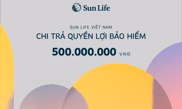 Sun Life Việt Nam chi trả quyền lợi bảo hiểm cho khách hàng với số tiền 500 triệu đồng