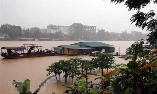 Mưa lũ tại Bắc Bộ: 8 người chết và bị thương, nhiều tuyến đường sạt lở