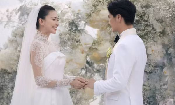 Ngô Thanh Vân khóc trong đám cưới, tuyên bố sẵn sàng làm mẹ ở tuổi 43